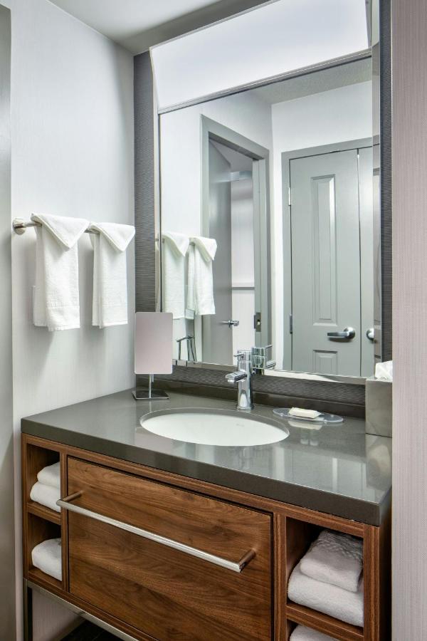 | Courtyard by Marriott Chicago Downtown River North