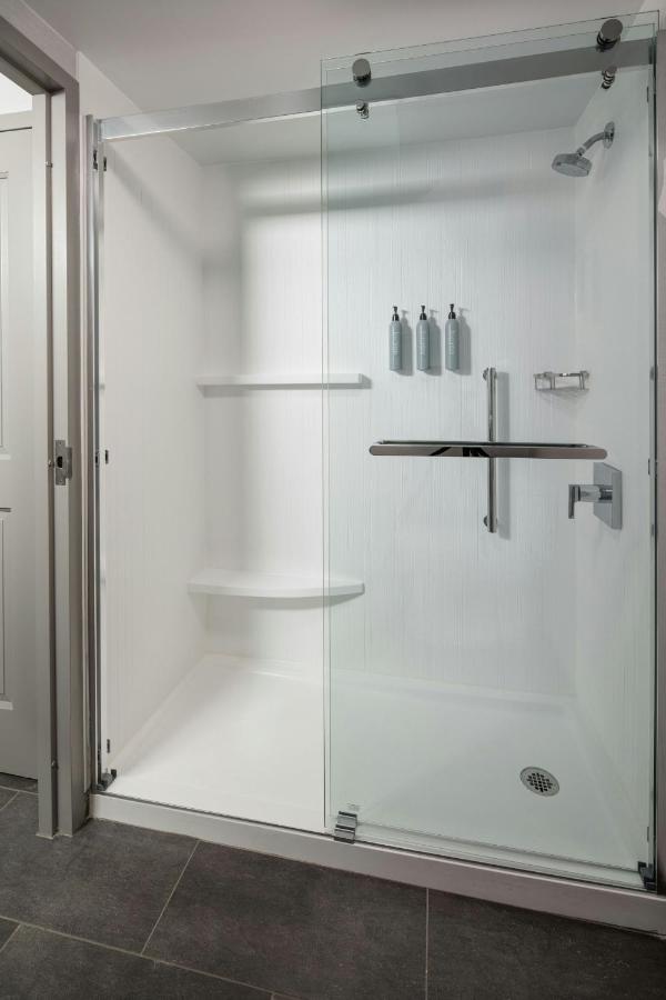 Double Room with Two Double Beds at Courtyard by Marriott Chicago Downtown River North