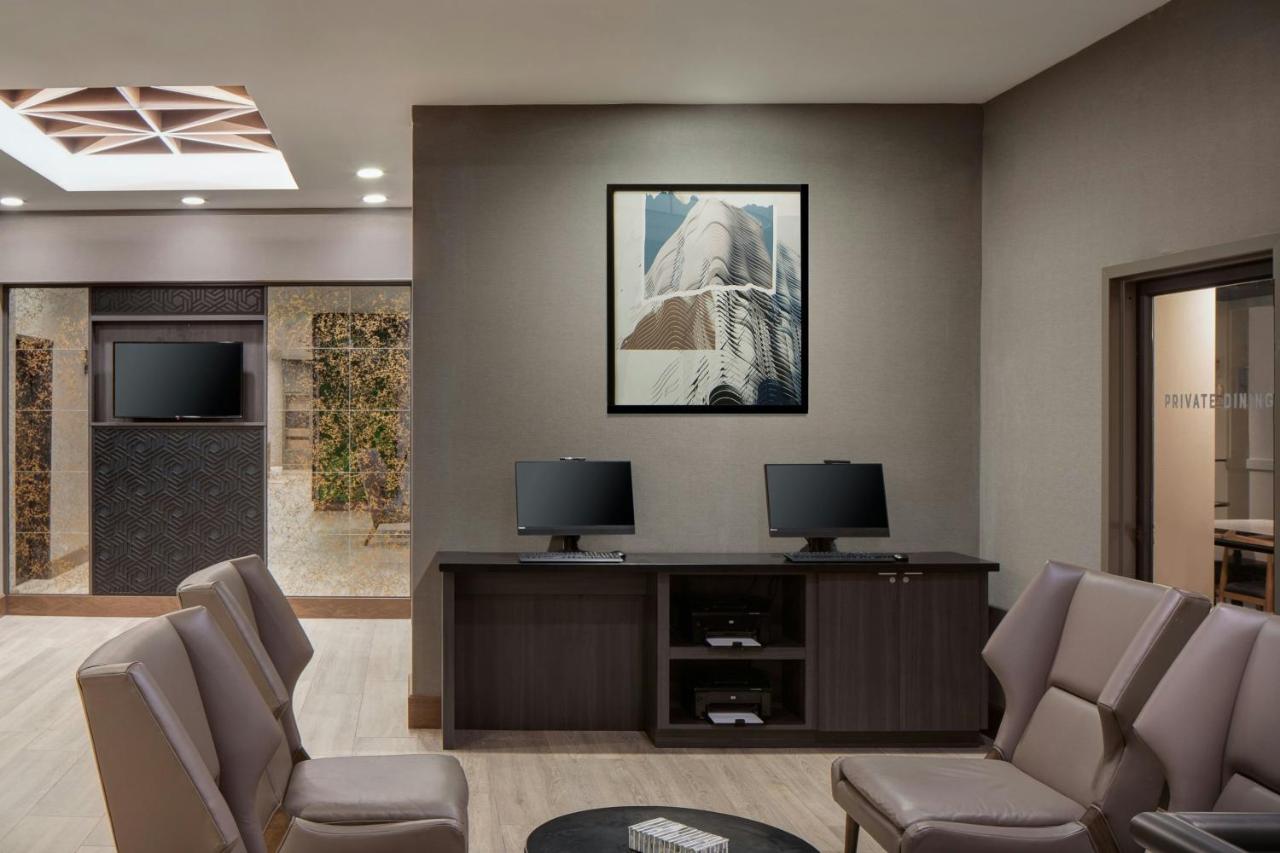 | Courtyard by Marriott Chicago Downtown River North