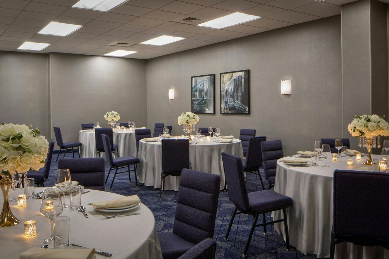 | Courtyard by Marriott Chicago Downtown River North