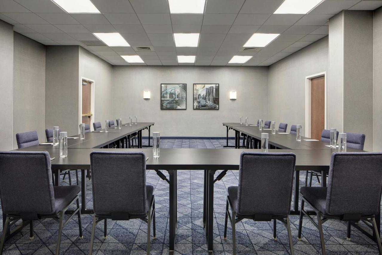 | Courtyard by Marriott Chicago Downtown River North