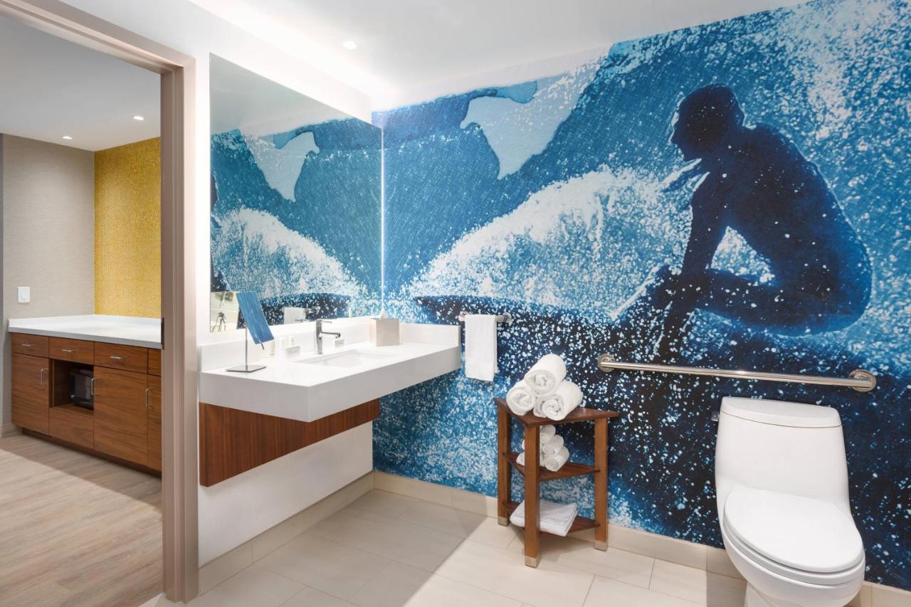 | Courtyard by Marriott Santa Monica
