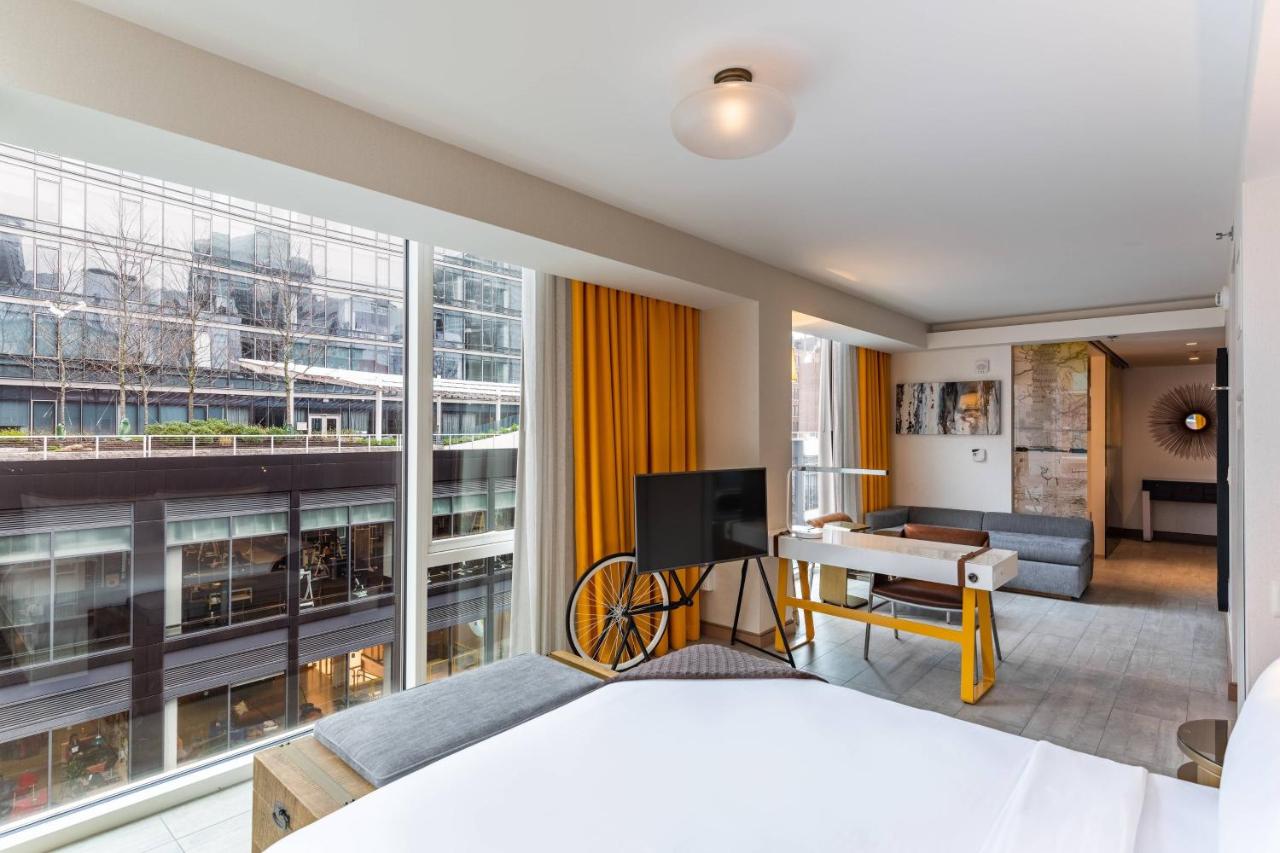 King Coveted Corner Room - City View at The Envoy Hotel, Autograph Collection
