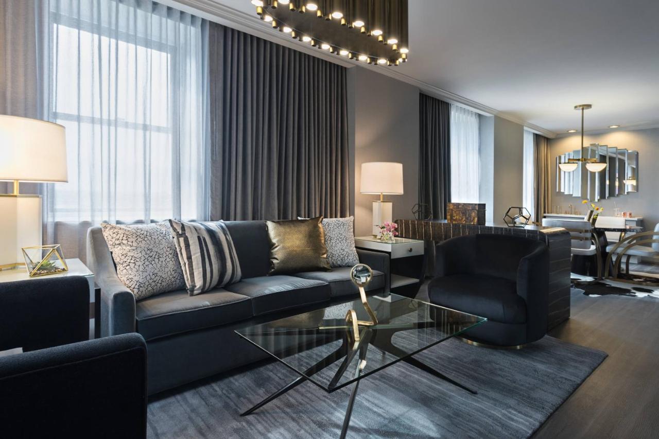 King Suite at Hotel LeVeque, Autograph Collection