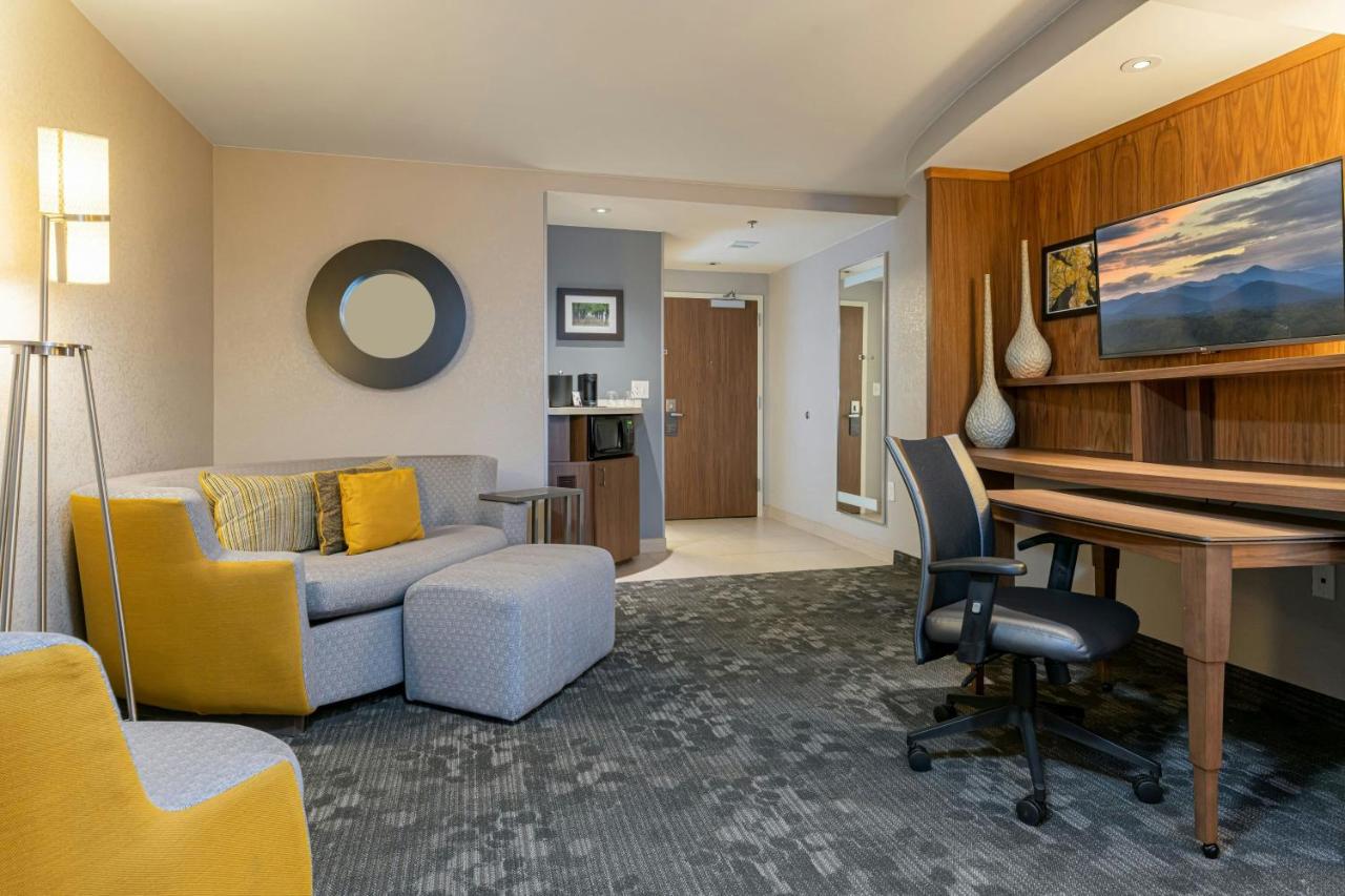 | Courtyard by Marriott Asheville Airport