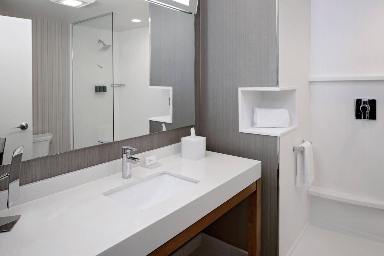 | Courtyard by Marriott Dallas Downtown/Reunion District