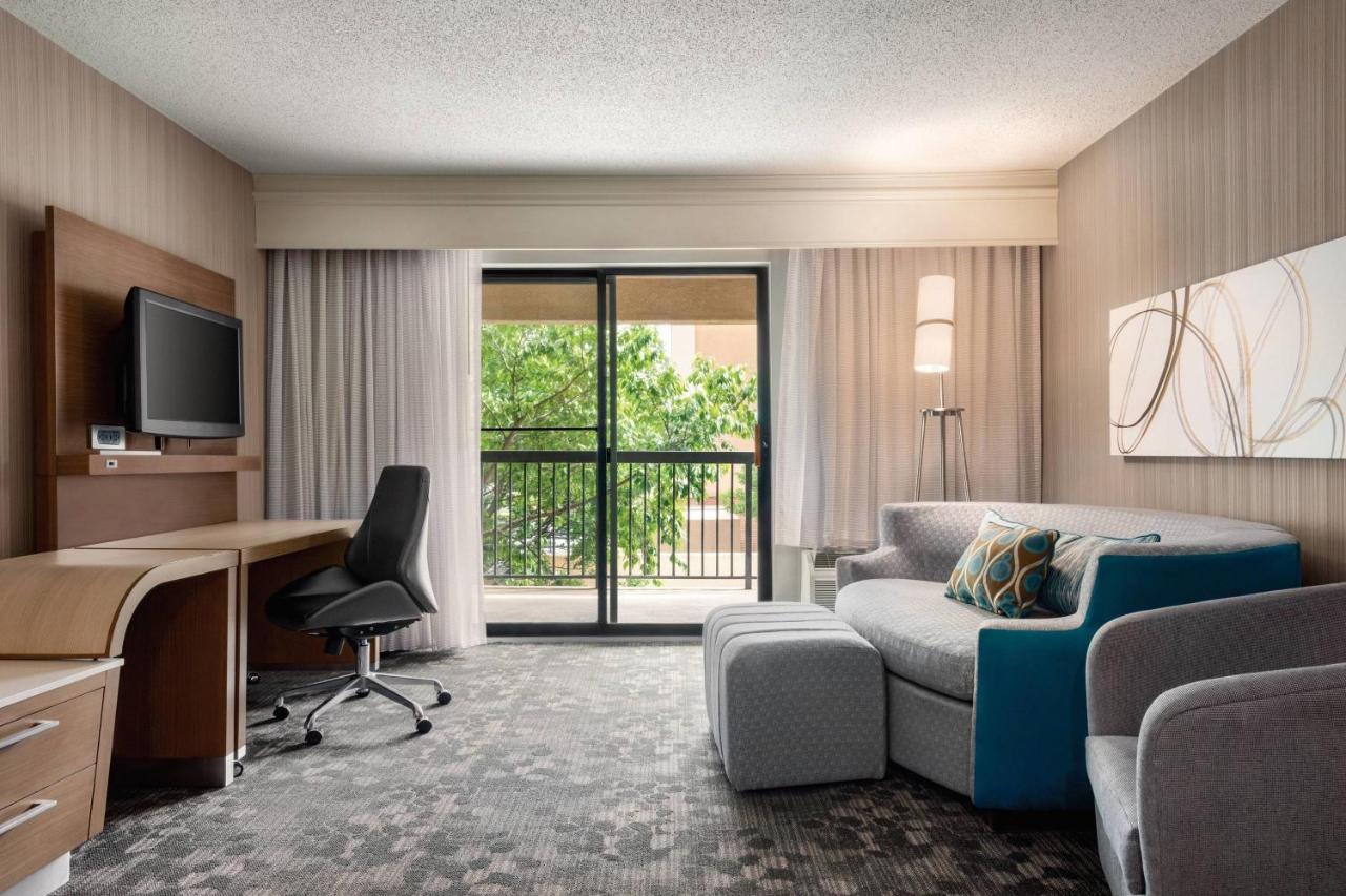 One-Bedroom King Suite at Courtyard by Marriott Dayton North