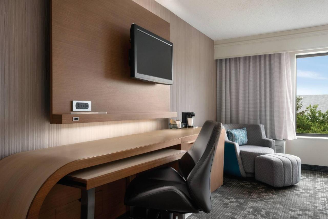 Double Room with Two Double Beds at Courtyard by Marriott Dayton North