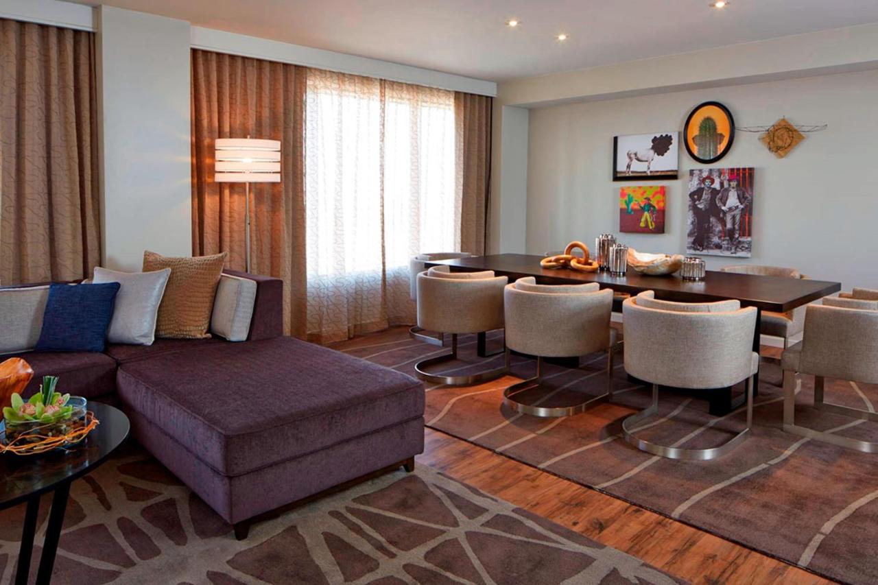 | The Worthington Renaissance Fort Worth Hotel