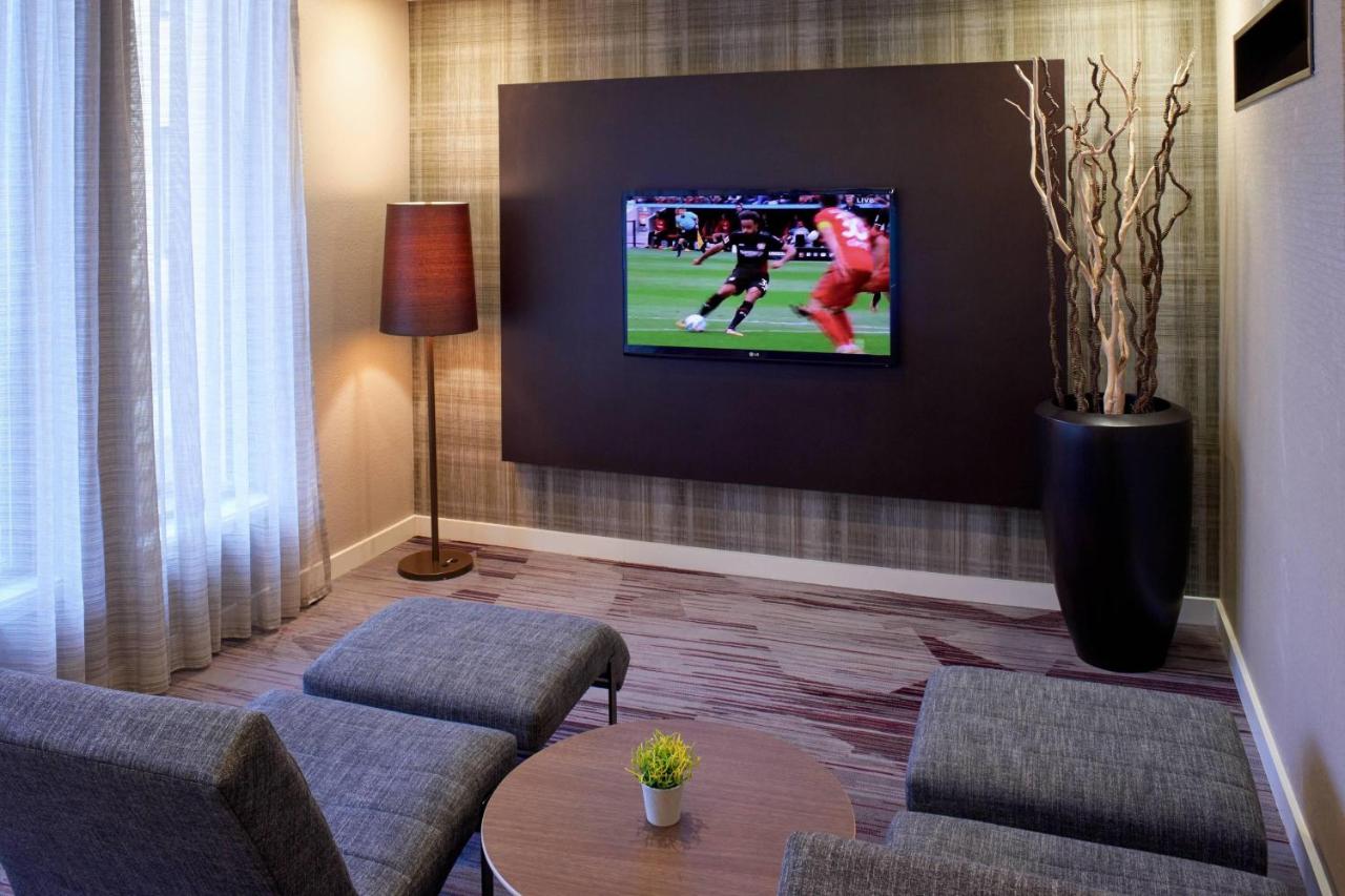 | Courtyard by Marriott Detroit Metropolitan Airport Romulus