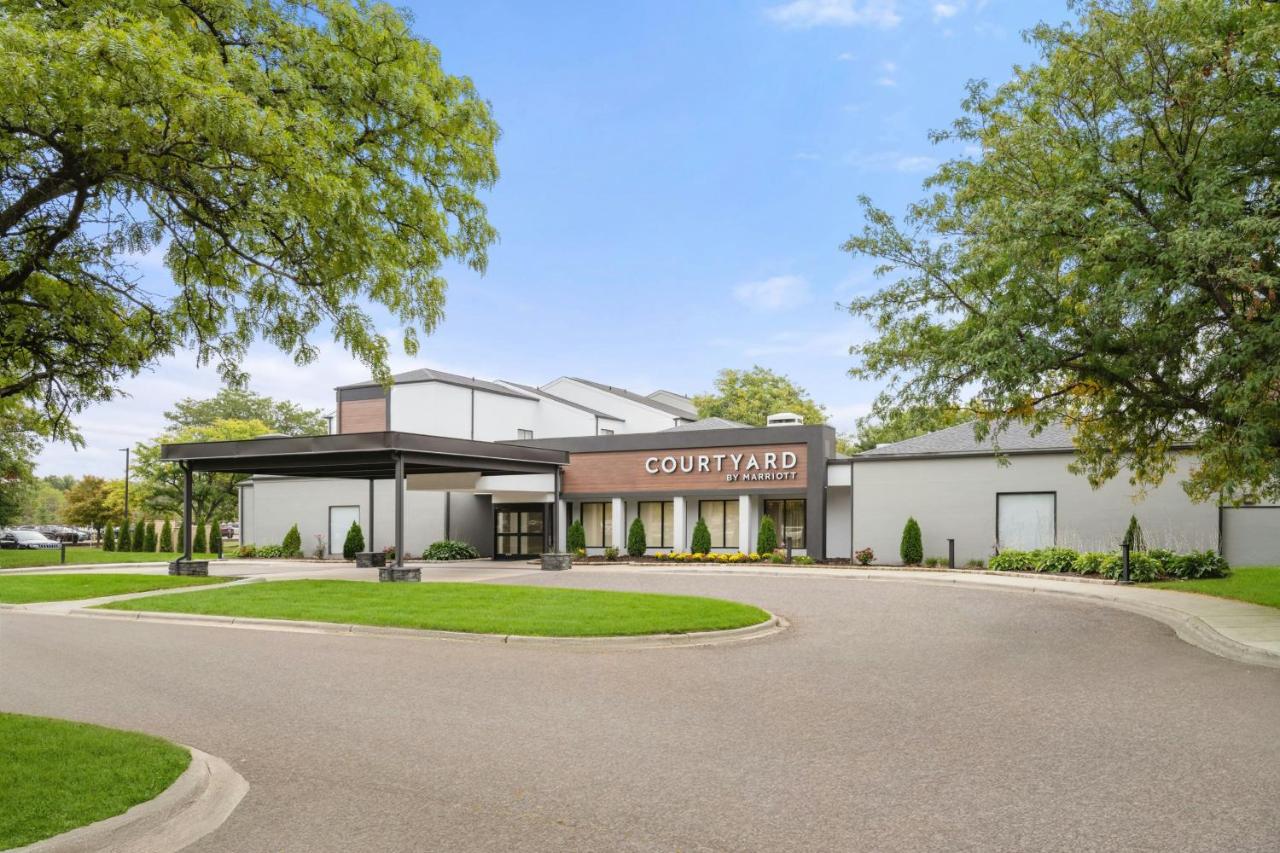 | Courtyard by Marriott Detroit Metropolitan Airport Romulus