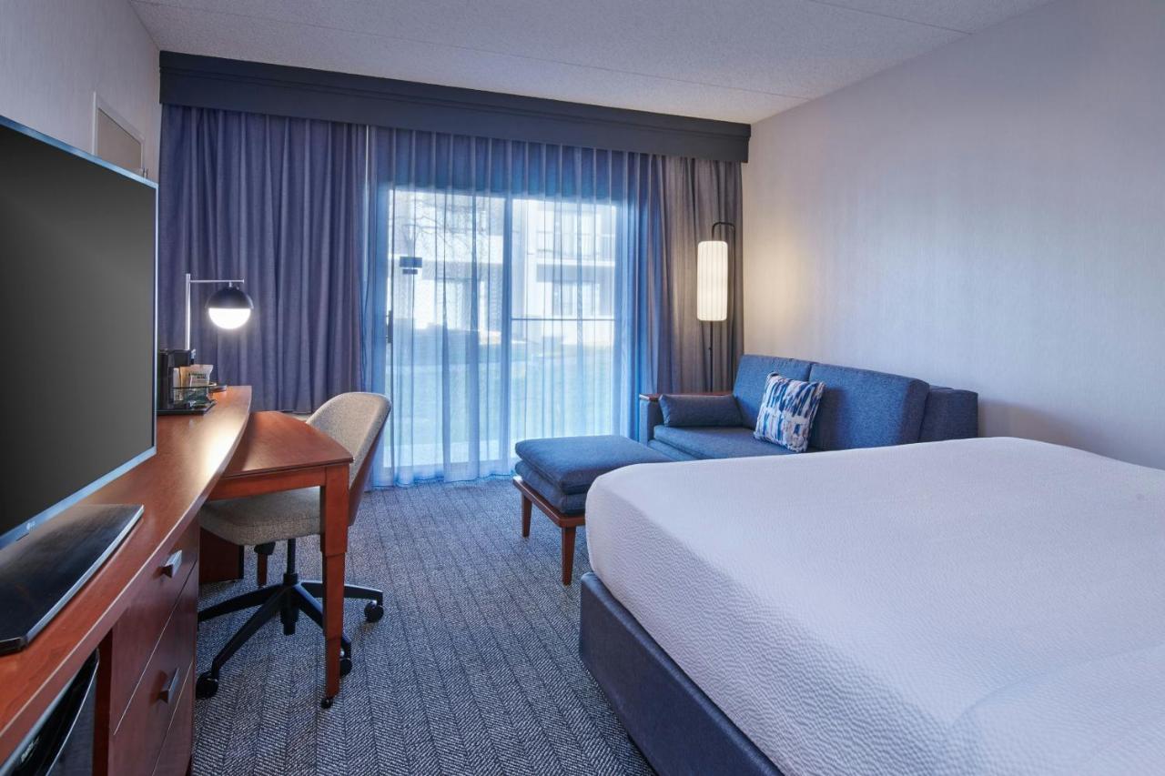 | Courtyard by Marriott Detroit Metropolitan Airport Romulus