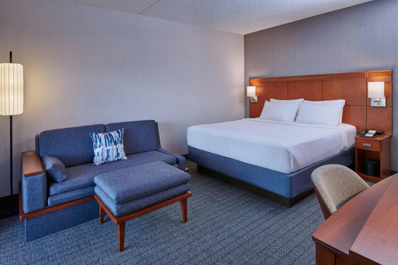 | Courtyard by Marriott Detroit Metropolitan Airport Romulus