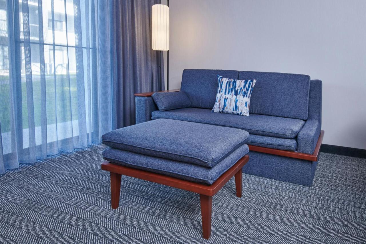 | Courtyard by Marriott Detroit Metropolitan Airport Romulus