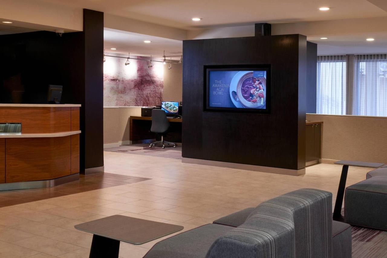 | Courtyard by Marriott Detroit Metropolitan Airport Romulus