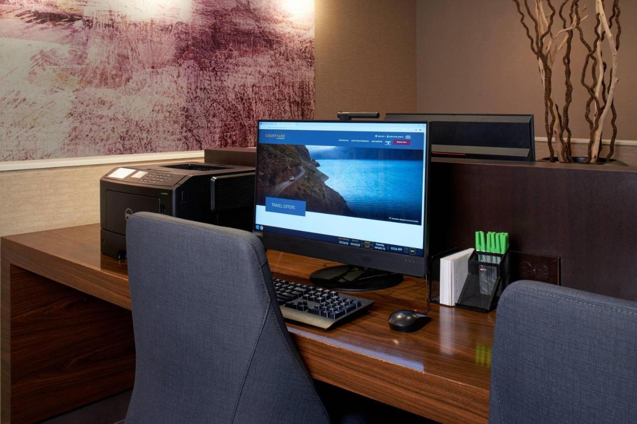 | Courtyard by Marriott Detroit Metropolitan Airport Romulus