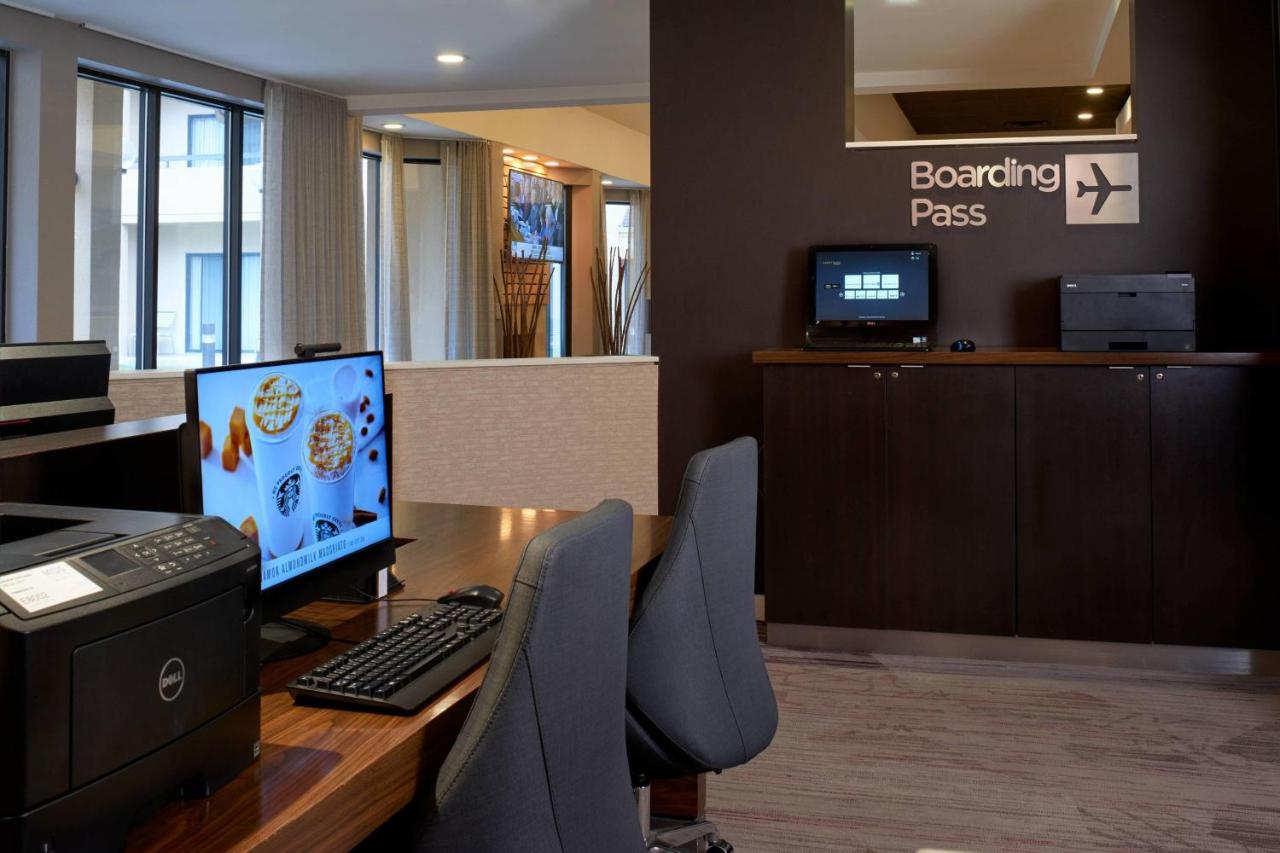 | Courtyard by Marriott Detroit Metropolitan Airport Romulus