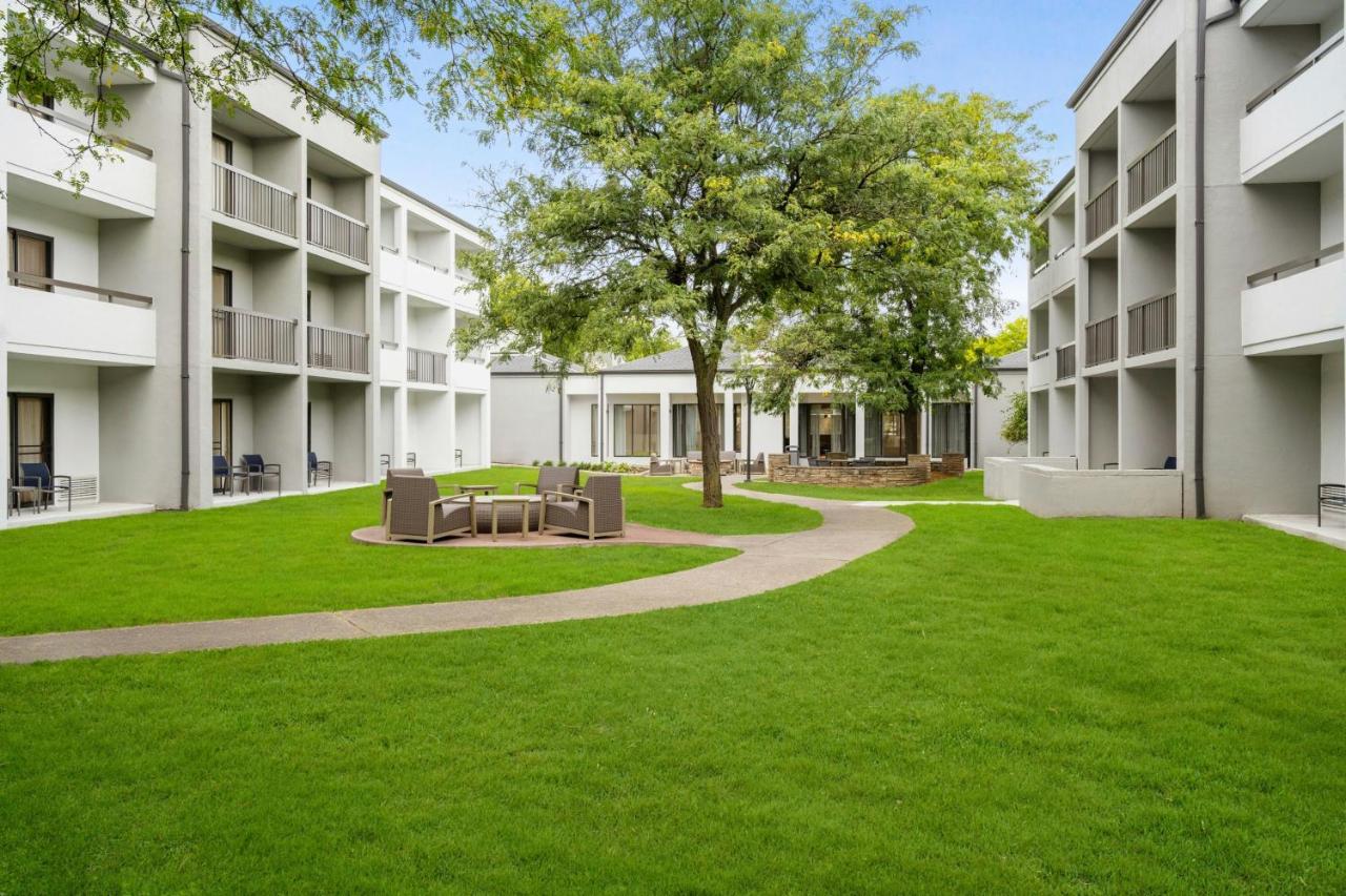 | Courtyard by Marriott Detroit Metropolitan Airport Romulus