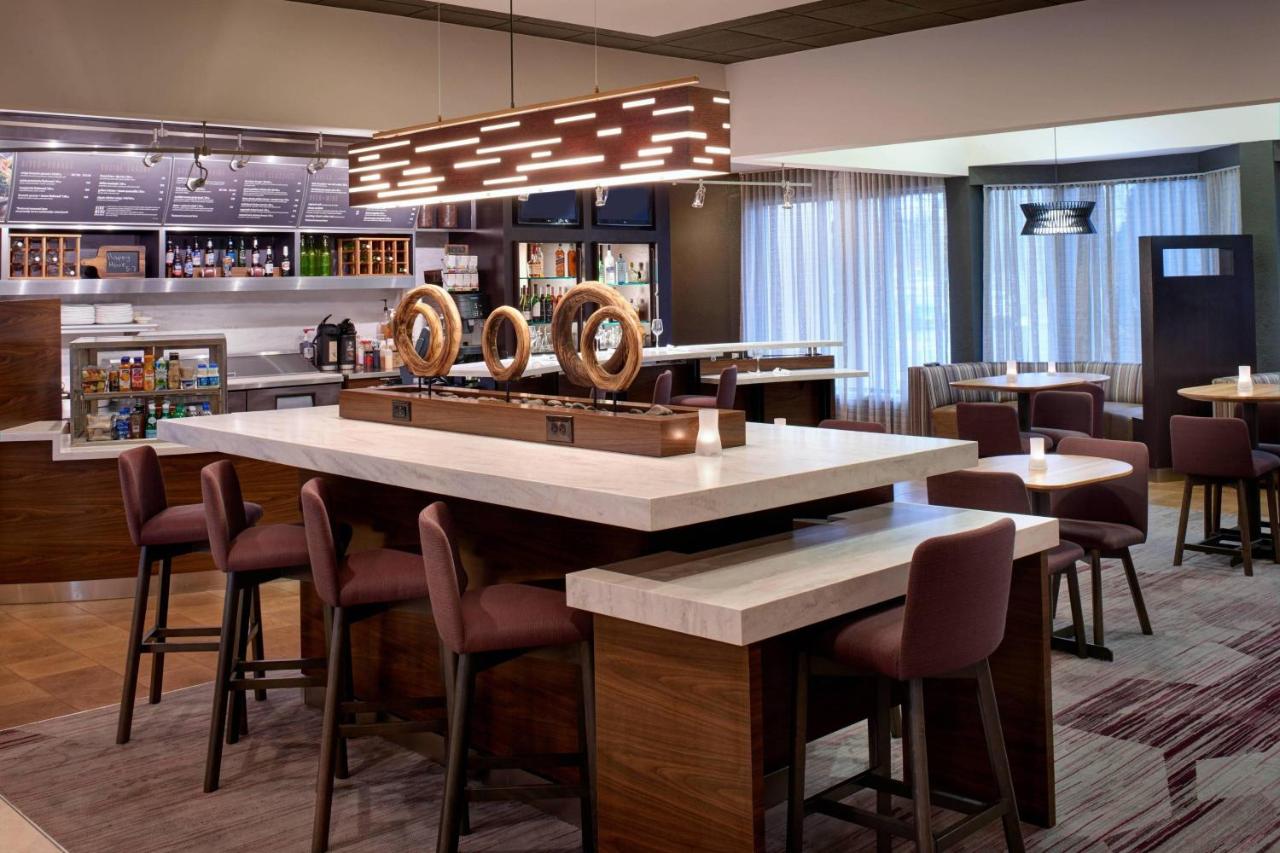 | Courtyard by Marriott Detroit Metropolitan Airport Romulus
