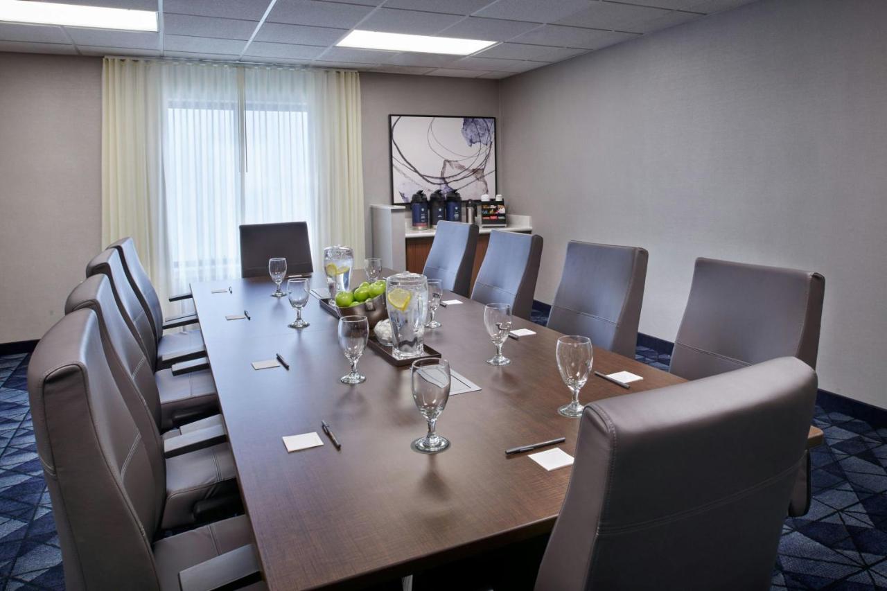 | Courtyard by Marriott Detroit Metropolitan Airport Romulus