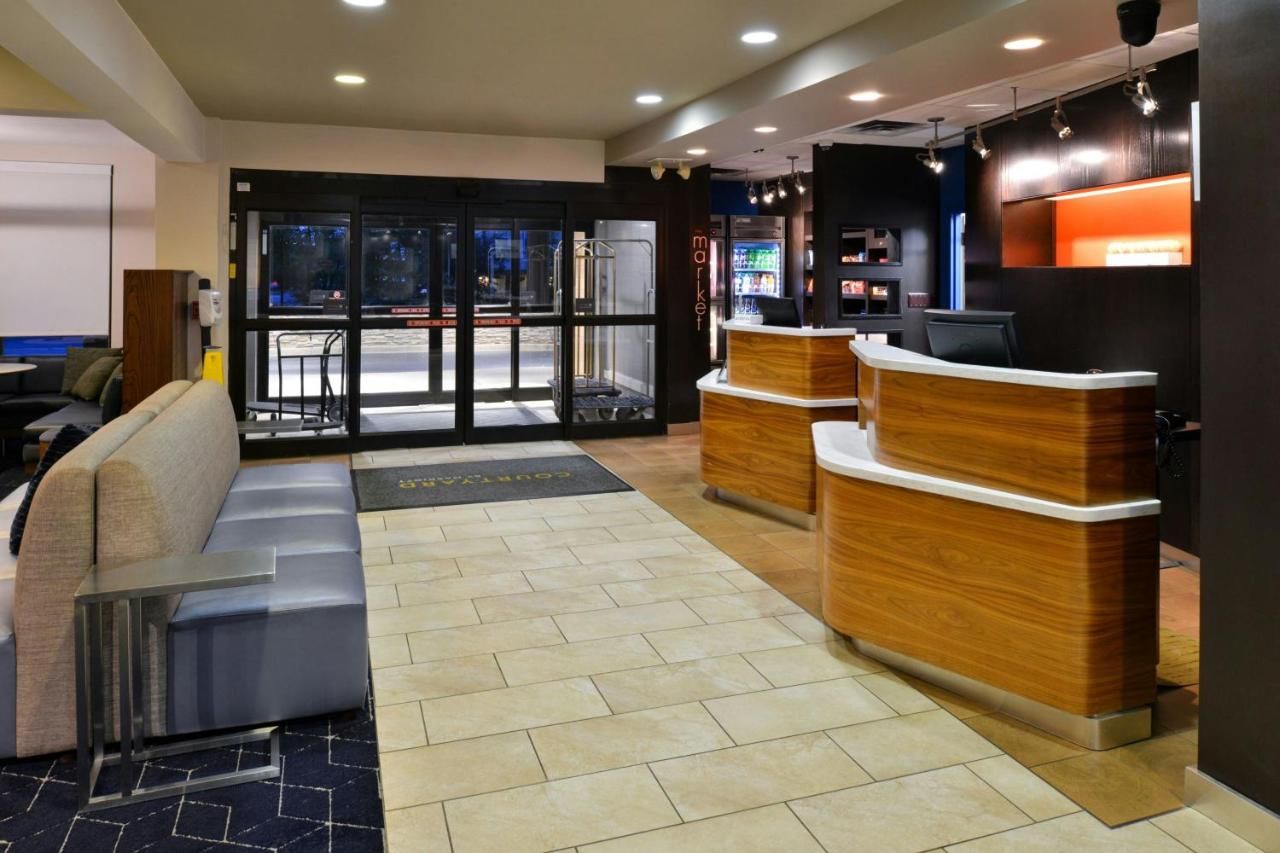 | Courtyard Detroit Utica