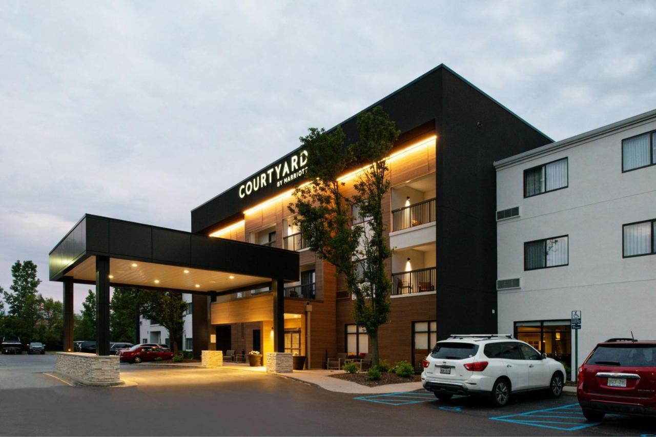 | Courtyard Detroit Utica