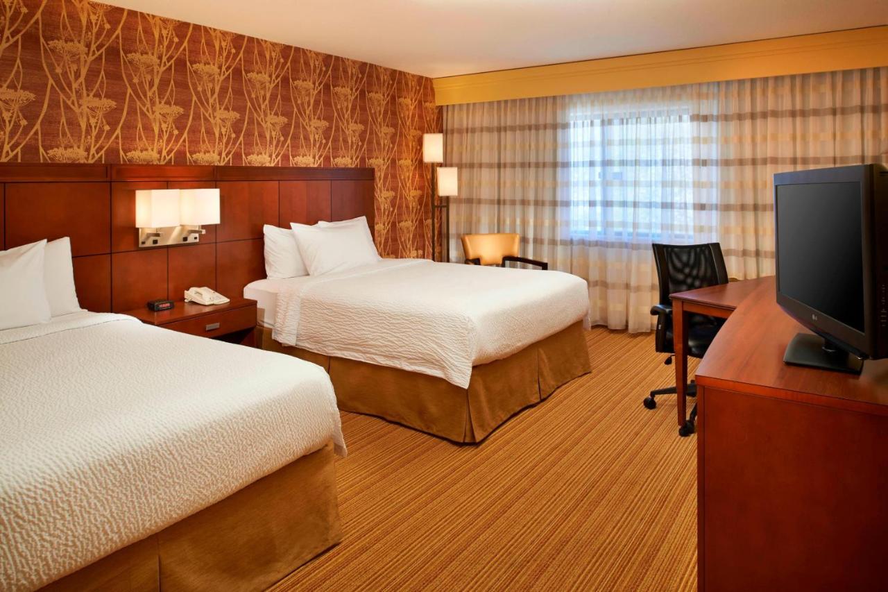 | Courtyard Detroit Utica