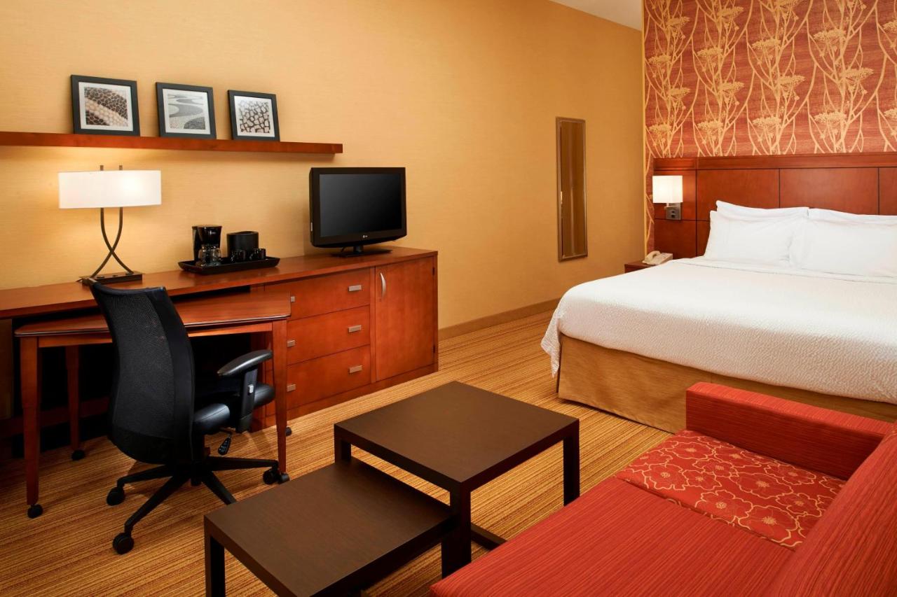 | Courtyard Detroit Utica