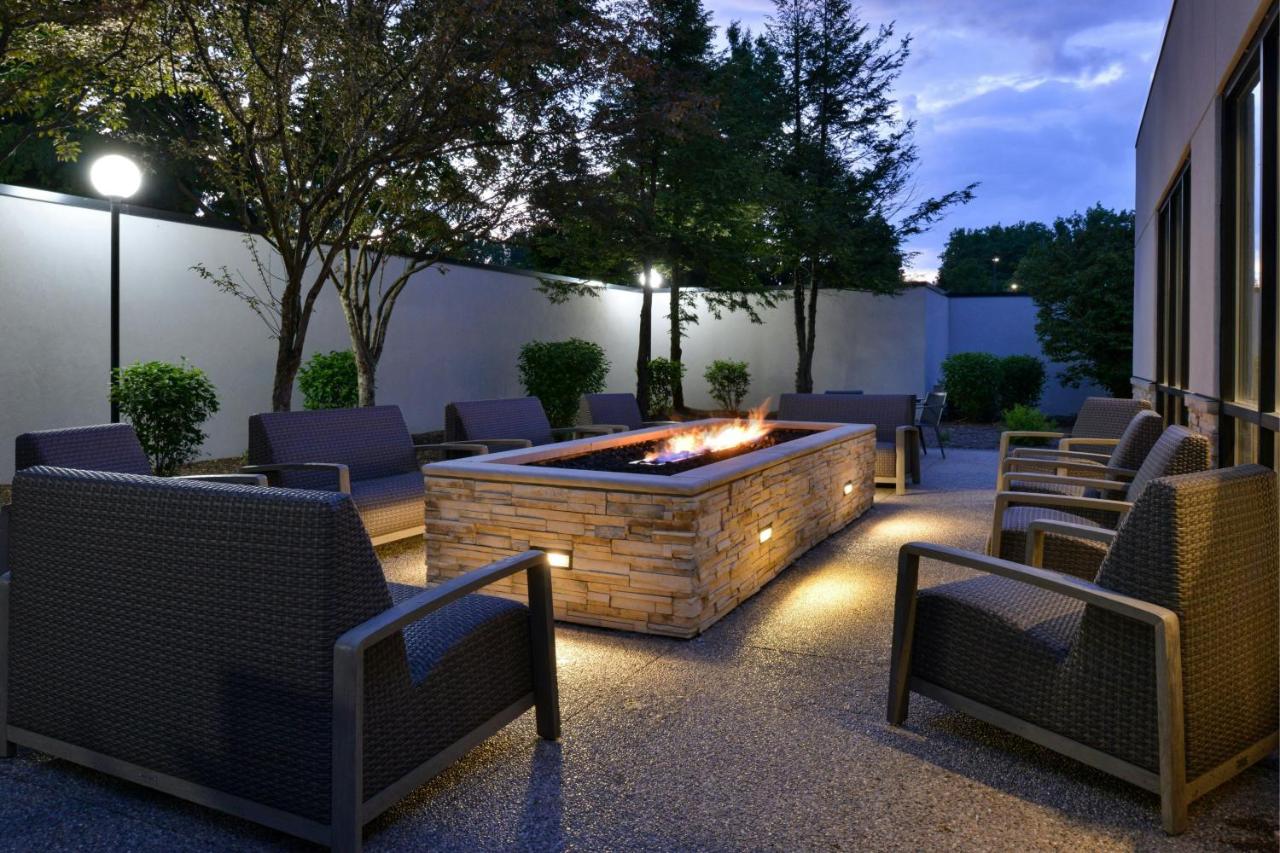 | Courtyard Detroit Utica