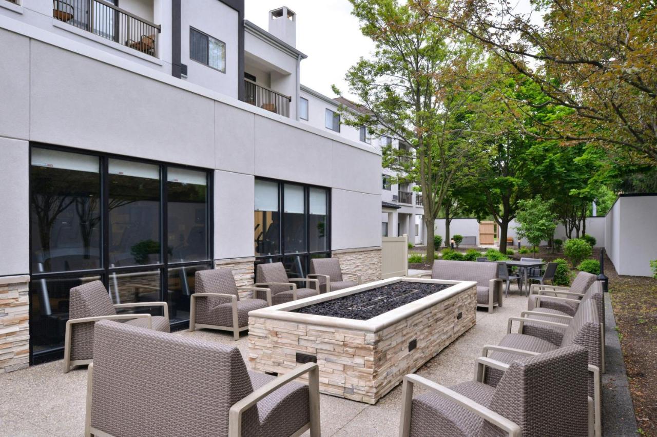  | Courtyard Detroit Utica