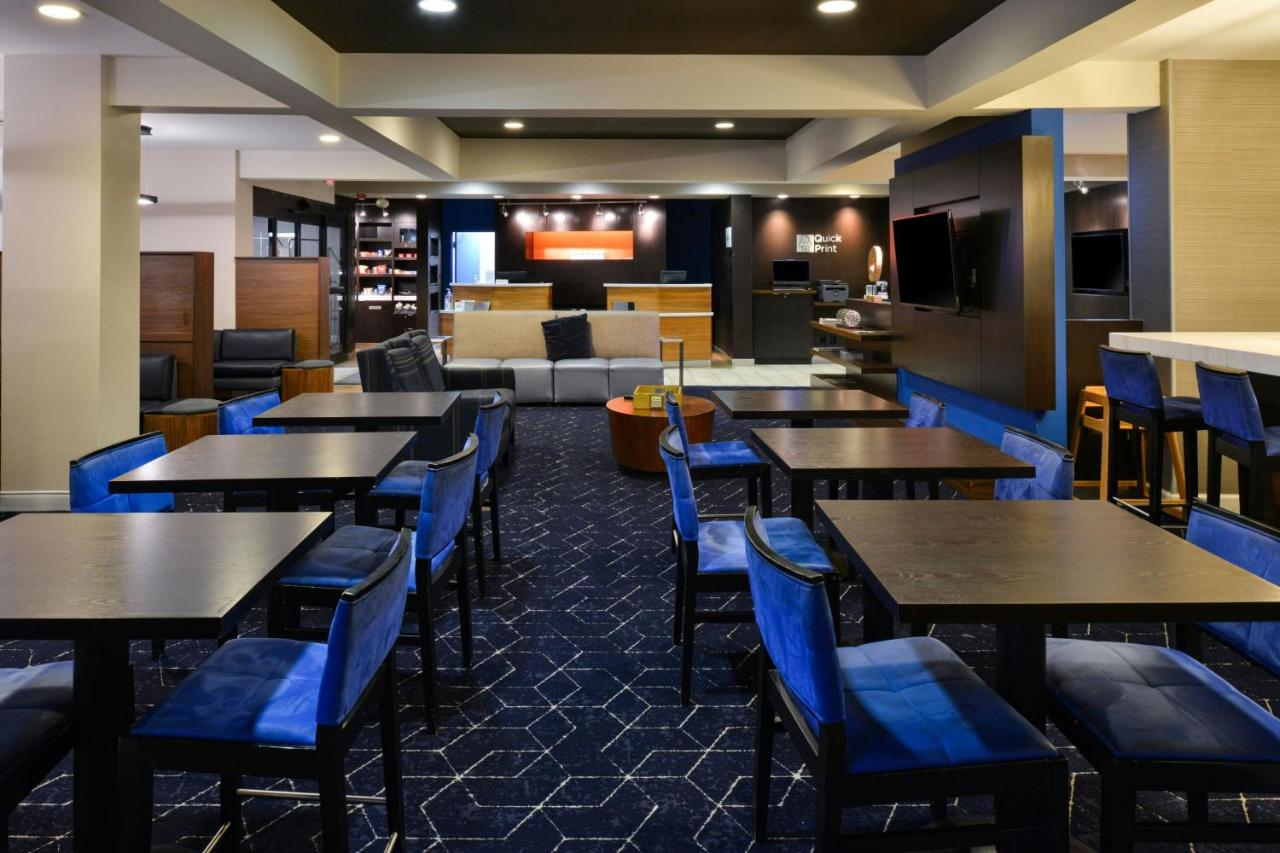| Courtyard Detroit Utica