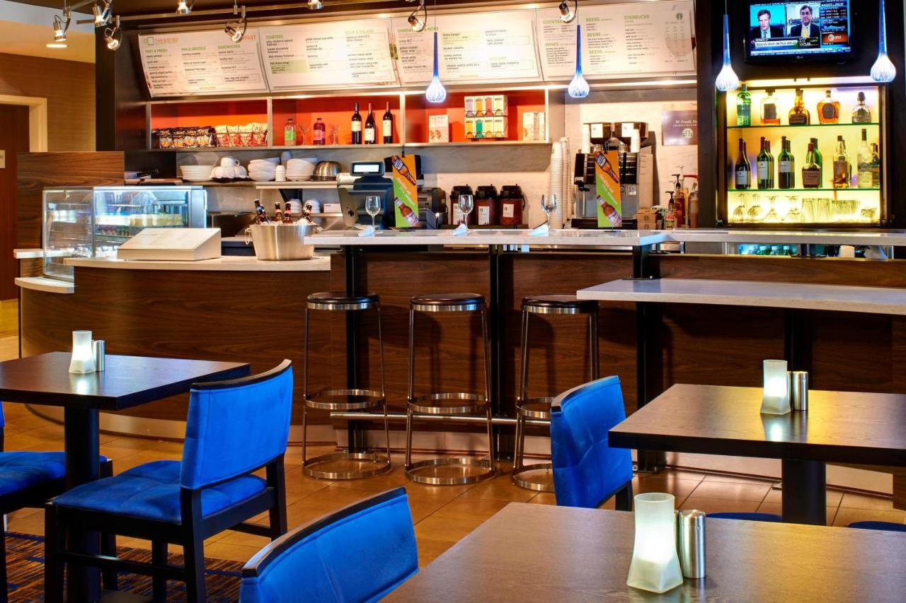 | Courtyard Detroit Utica