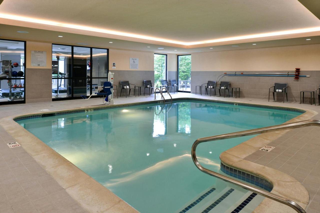 | Courtyard Detroit Utica