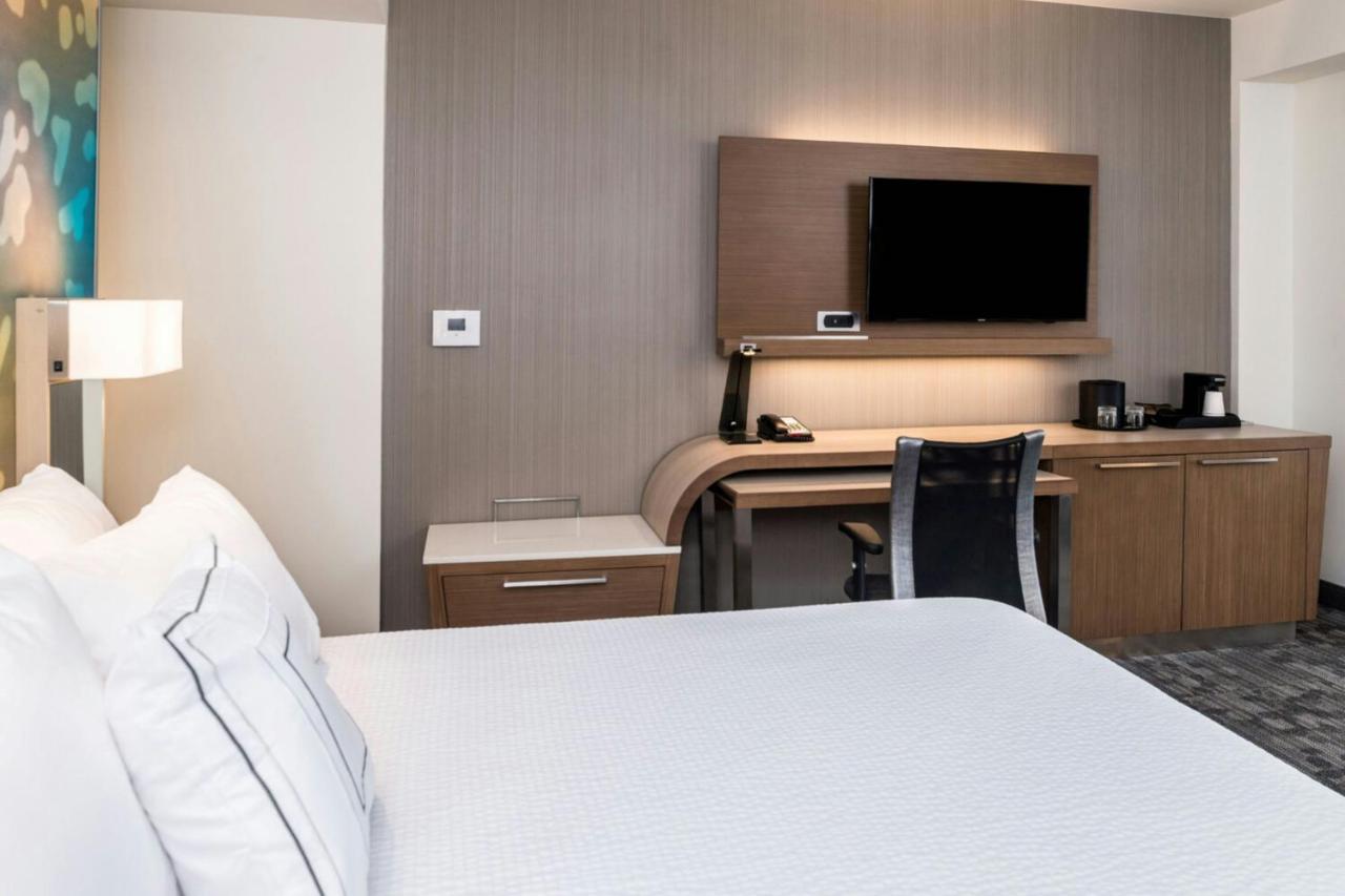 King Room with Sofa Bed - Hearing Accessible at Courtyard by Marriott Detroit Farmington