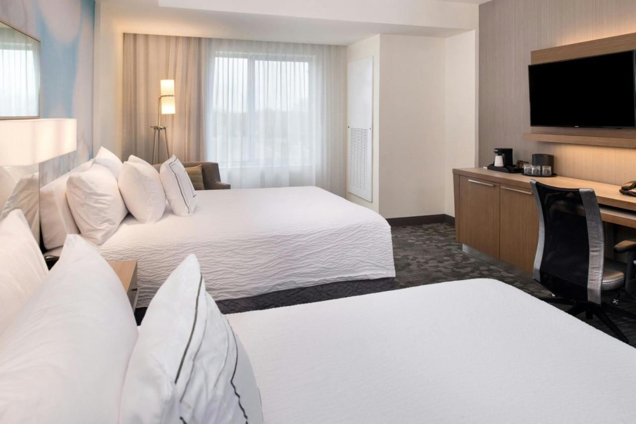 Suite, 2 Queen, Sofa bed at Courtyard by Marriott Detroit Farmington