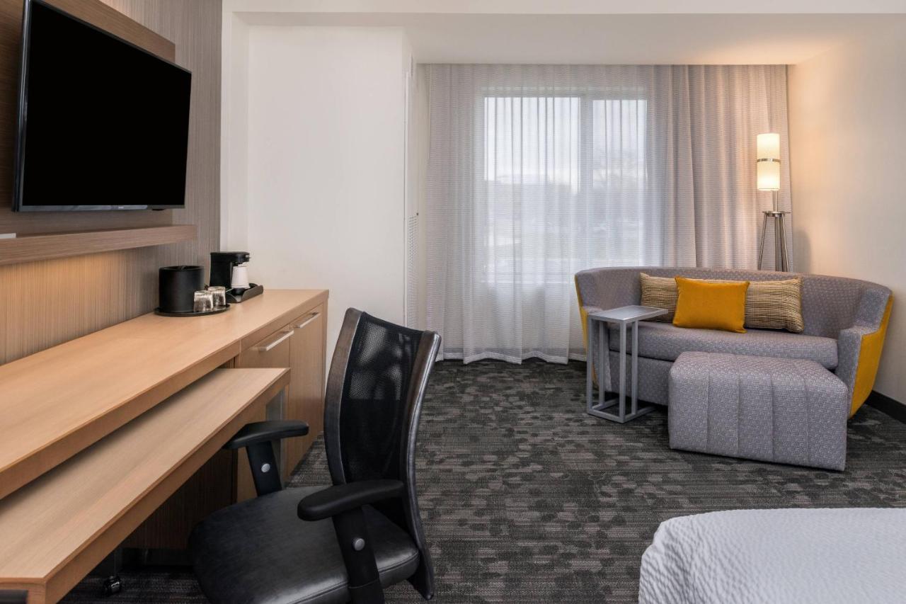 King Room with Sofa Bed - Hearing Accessible at Courtyard by Marriott Detroit Farmington