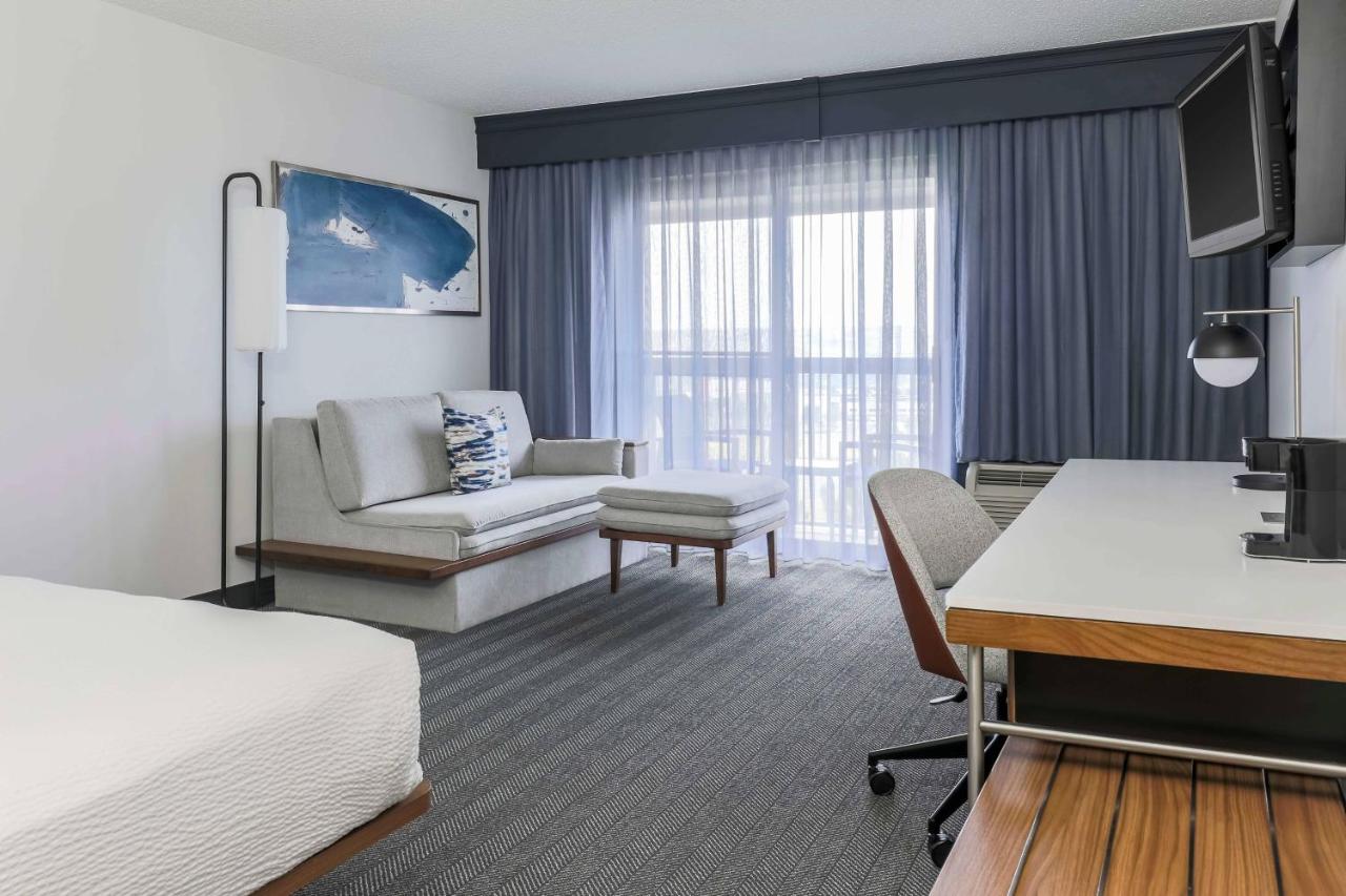 Larger Guest room, 1 King, Sofa bed at Courtyard by Marriott Denver Golden/Red Rocks
