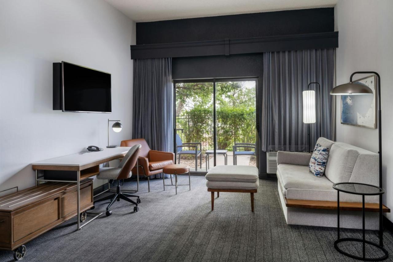 1 Bedroom 2 room Suite, 1 King, Sofa bed at Courtyard by Marriott Denver Golden/Red Rocks