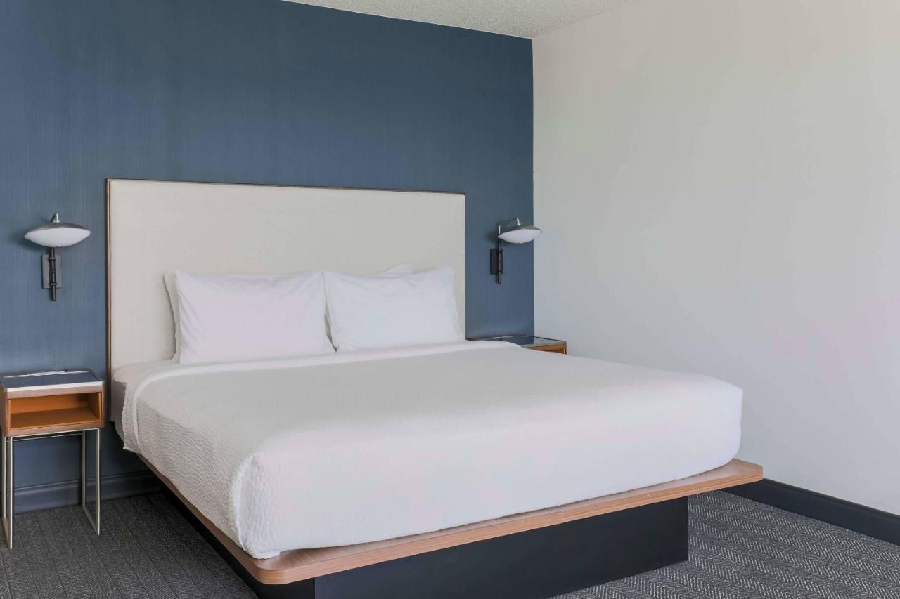 Larger Guest room, 1 King, Sofa bed at Courtyard by Marriott Denver Golden/Red Rocks