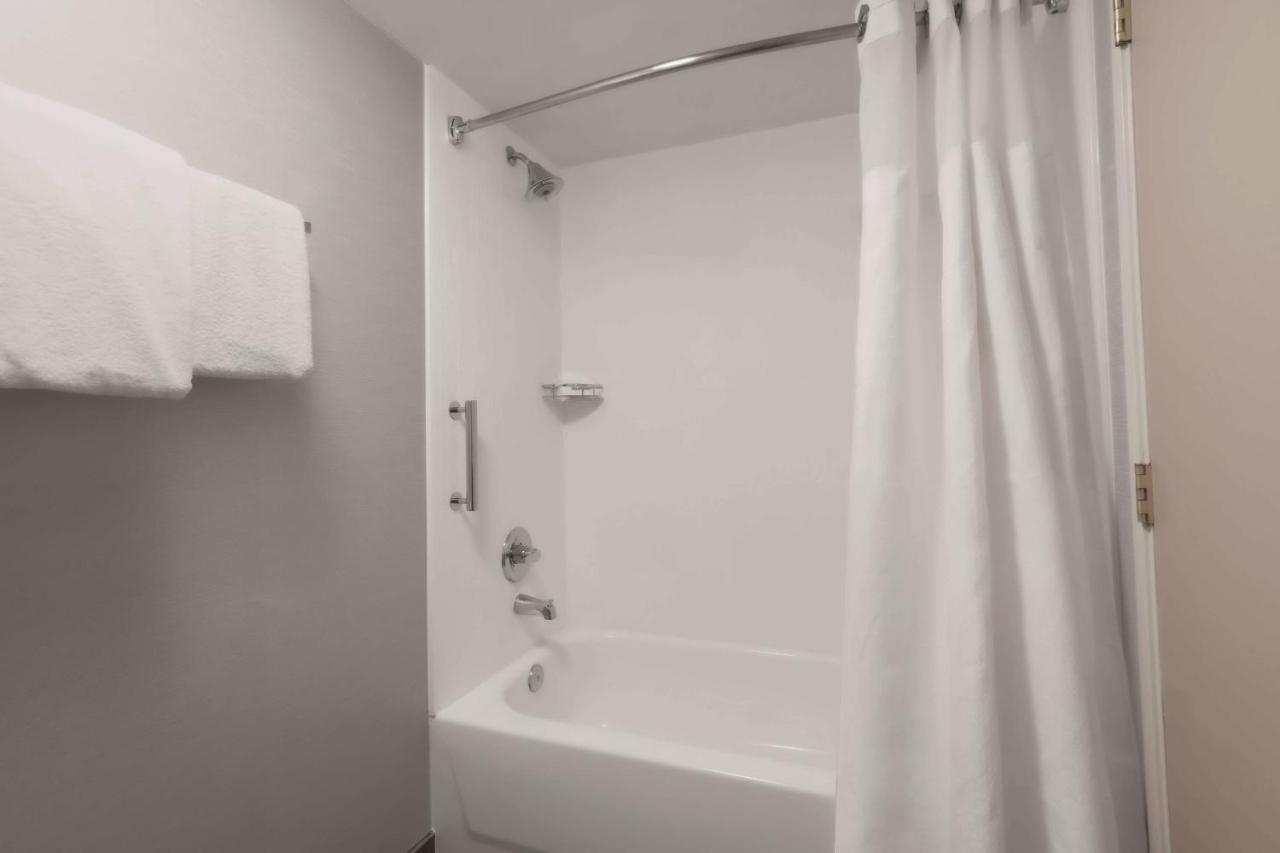 King Room - Hearing Accessible at Courtyard by Marriott Denver Golden/Red Rocks