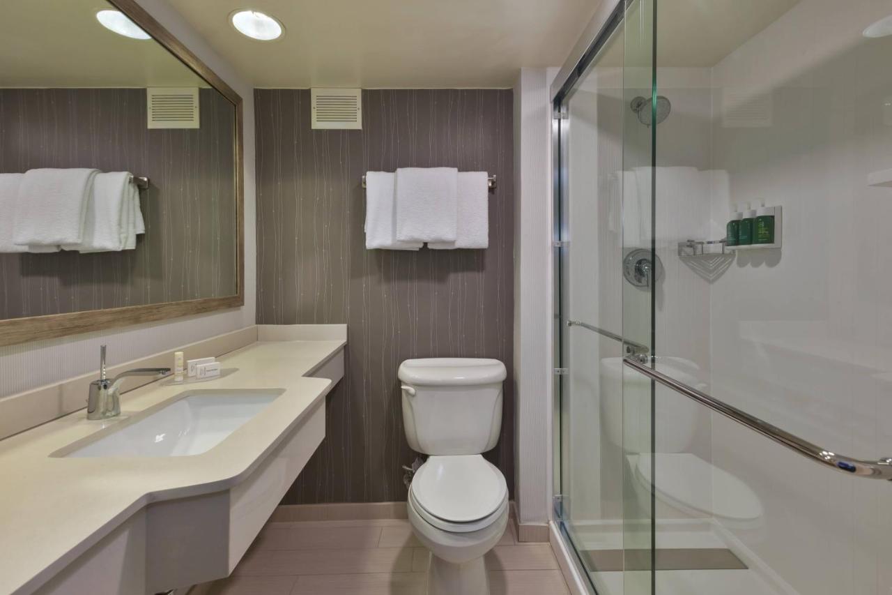 King Room with Sofa Bed at Courtyard by Marriott Secaucus Meadowlands