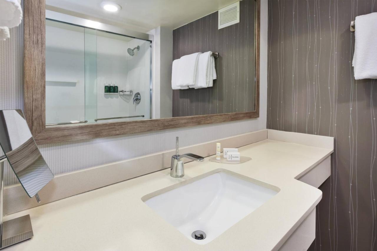King Room with Sofa Bed and Adapted Tub - Mobility and Hearing Accessible at Courtyard by Marriott Secaucus Meadowlands