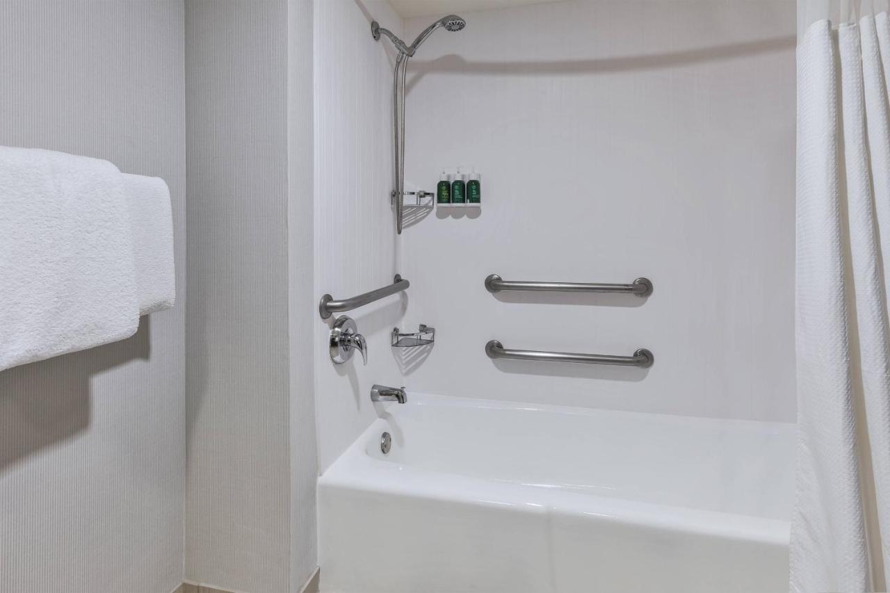 King Room with Sofa Bed and Adapted Tub - Mobility and Hearing Accessible at Courtyard by Marriott Secaucus Meadowlands