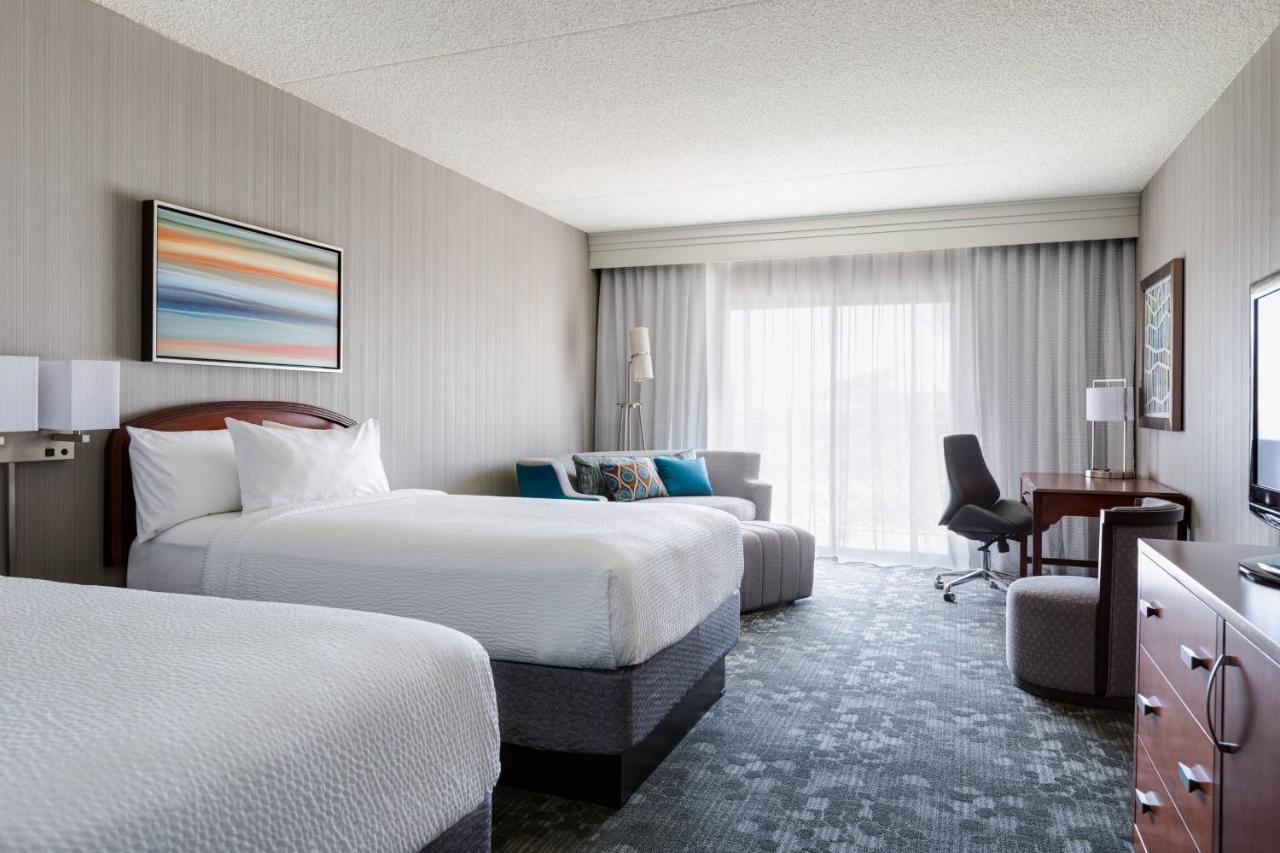 Large Double Room with Courtyard view at Courtyard by Marriott Scottsdale Old Town