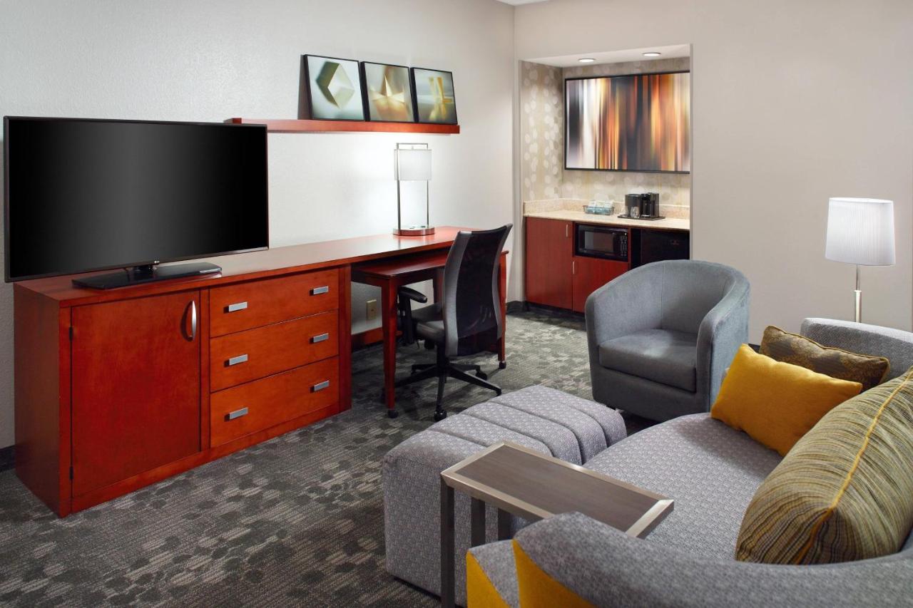 | Courtyard by Marriott Greensboro