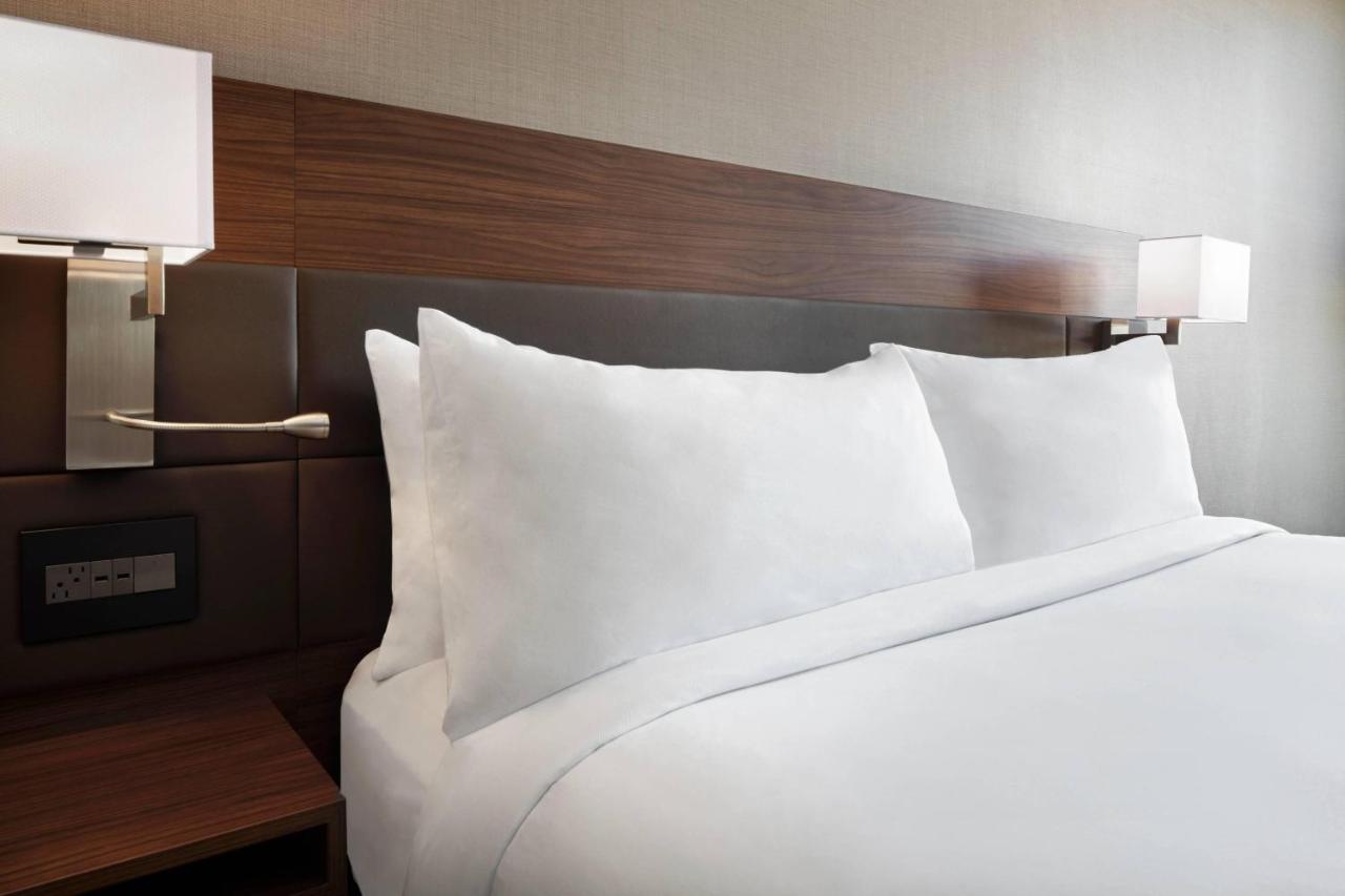  | AC Hotel by Marriott Pittsburgh Downtown