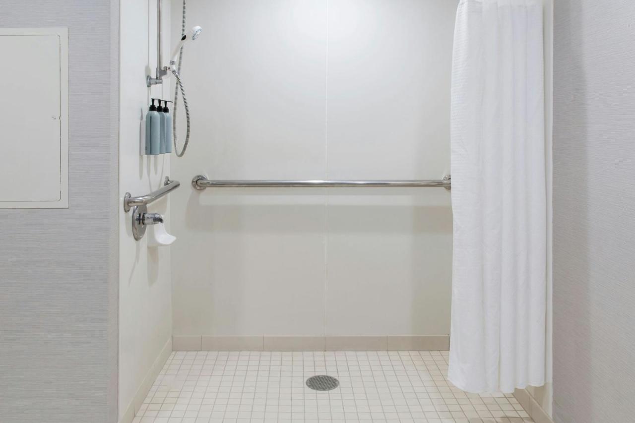 | Courtyard by Marriott Buffalo Amherst/University