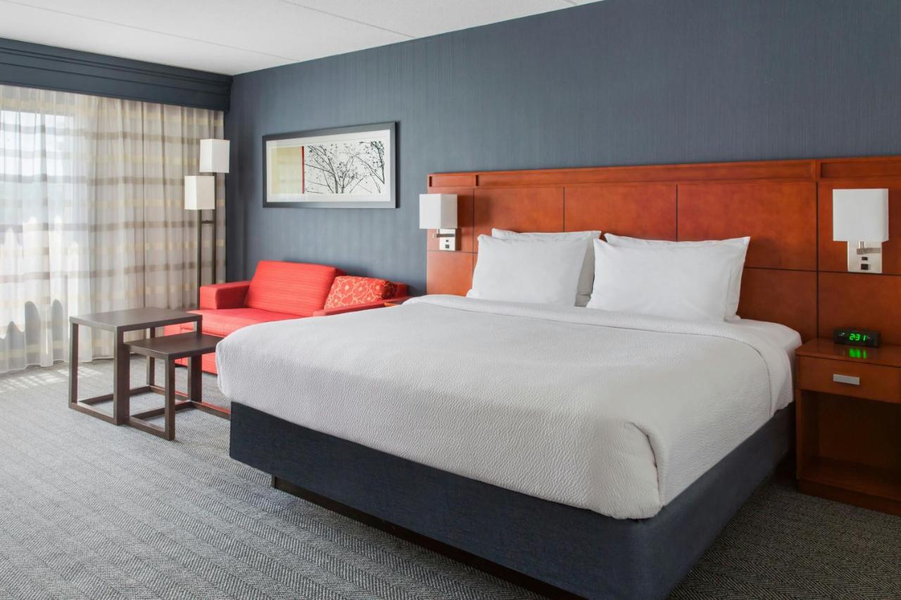 | Courtyard by Marriott Buffalo Amherst/University