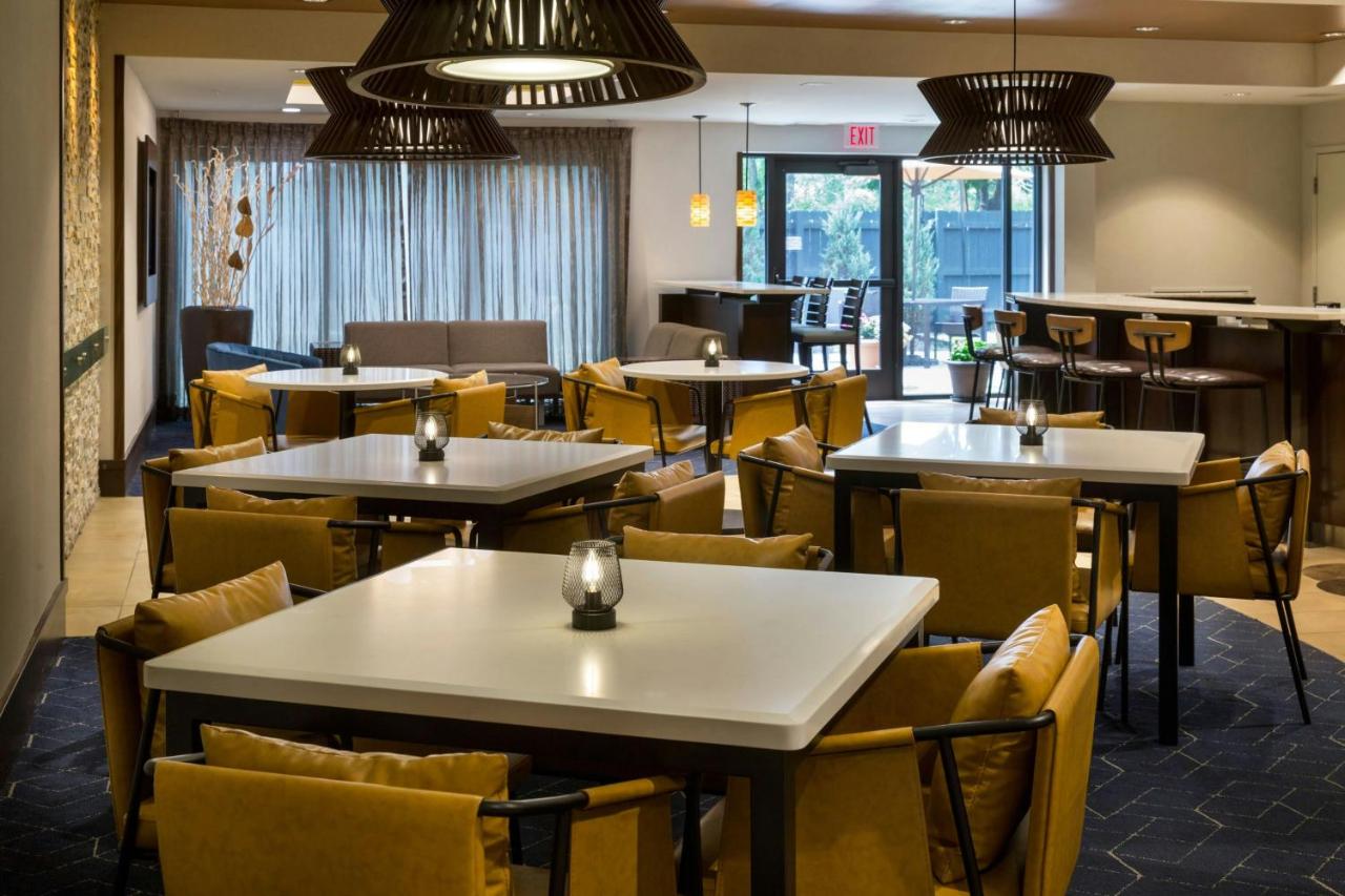 | Courtyard by Marriott Buffalo Amherst/University