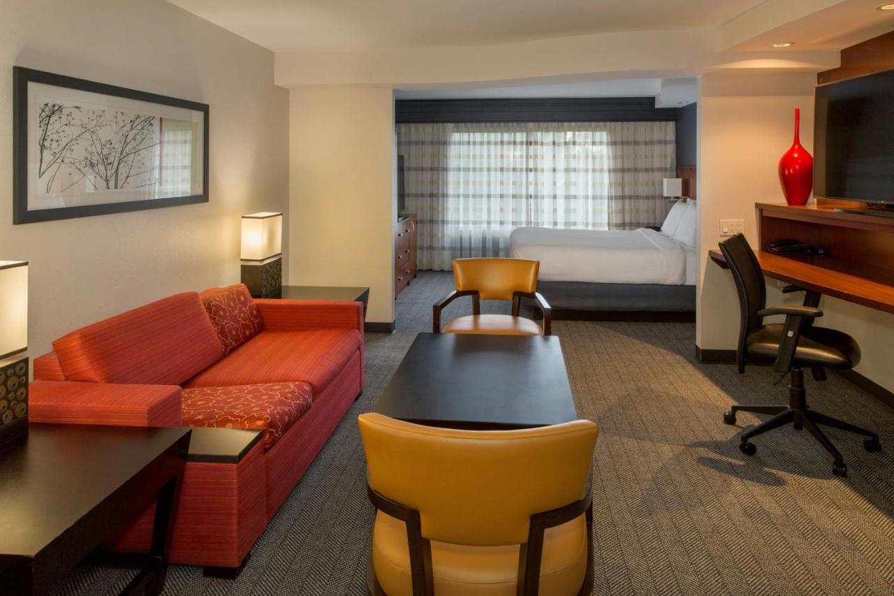 | Courtyard by Marriott Buffalo Amherst/University